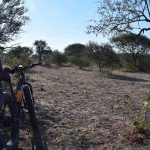 9:Zero:7 fatbike and a Range Rover in the wild.