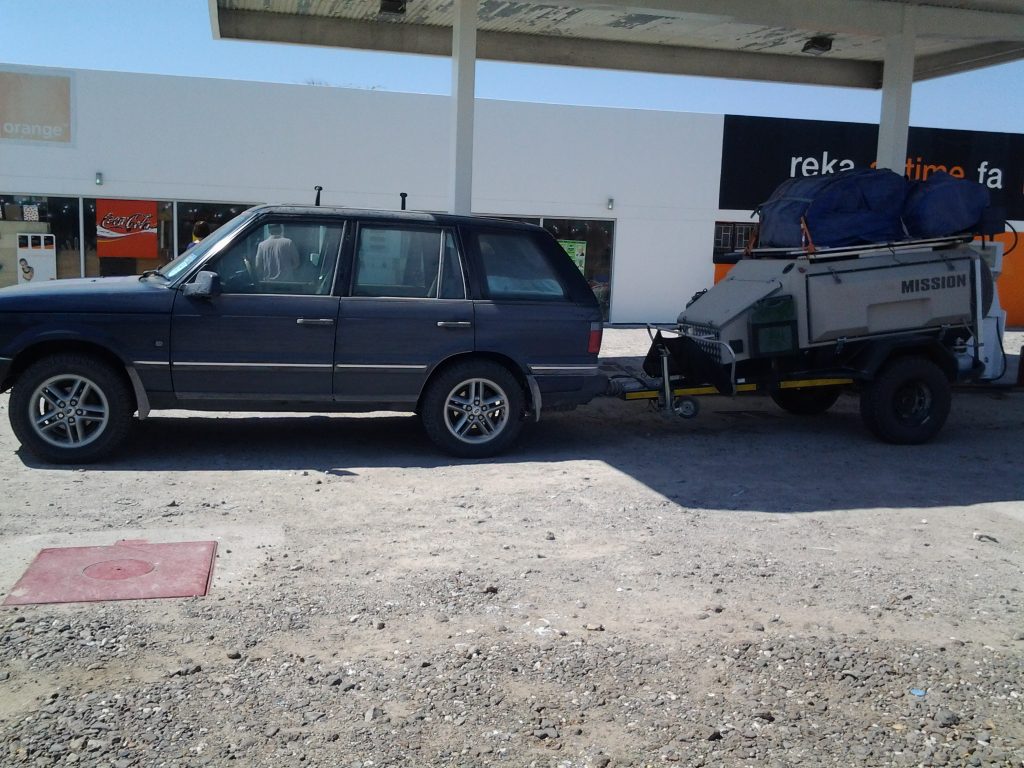 Range Rover P38 with a loaded trailer and coil springs.